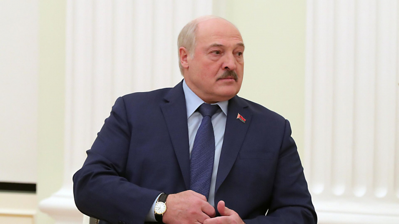 Лукашенко призвал решить, приглашать ли на выборы иностранных наблюдателей