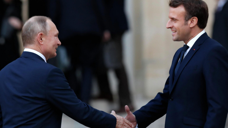 В Кремле ответили на вопрос о личной встрече Путина и Макрона