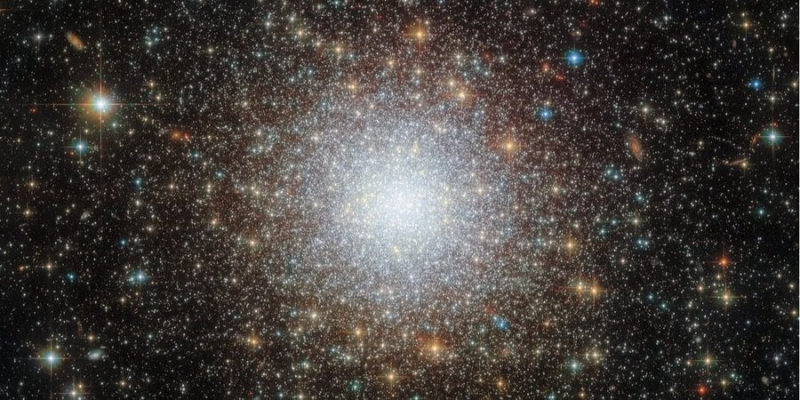 Щось дивовижне. Телескоп Hubble зафіксував зіркове скупчення, схоже на&nbsp;снігову кульку&nbsp;&mdash; фото