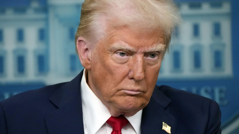 СМИ раскрыли, какой удар нанес Трамп по США своим решением