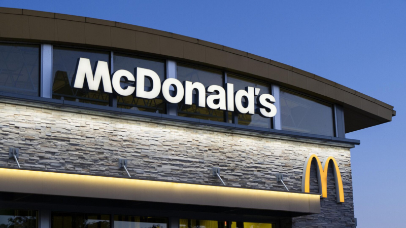 В США назвали причину вспышки кишечной инфекции в McDonald's